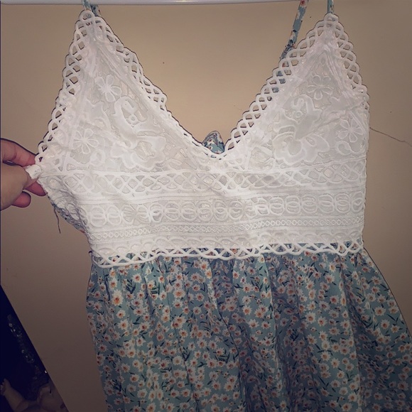 New lace foral Top - Picture 2 of 5